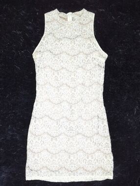 Love, Fire Ivory White Lace Sheath Mini Dress High Neck Sleeveless Size Medium